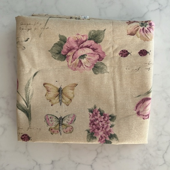 Flowers, Butterflies, Dragonflies, and Ladybugs Oval Tablecloth - Picture 2 of 8